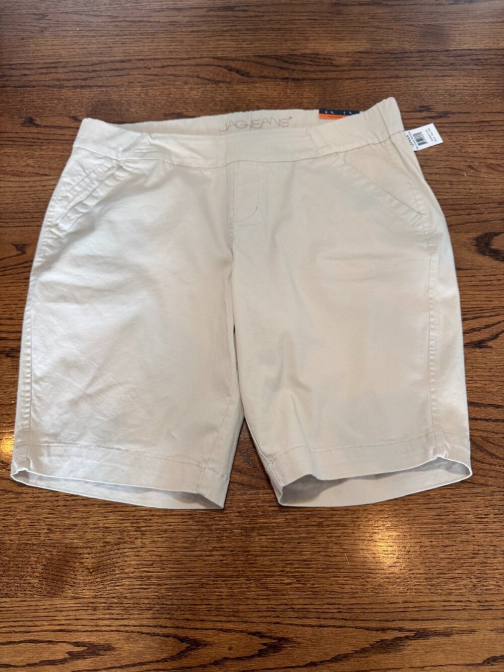 NWT Jag Jeans Women's Gracie Bermuda Pull-On Shorts Size 16W, Stone, JE2659331